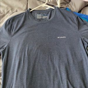 Columbia - T-Shirt - Large (FITS LIKE MEDIUM)